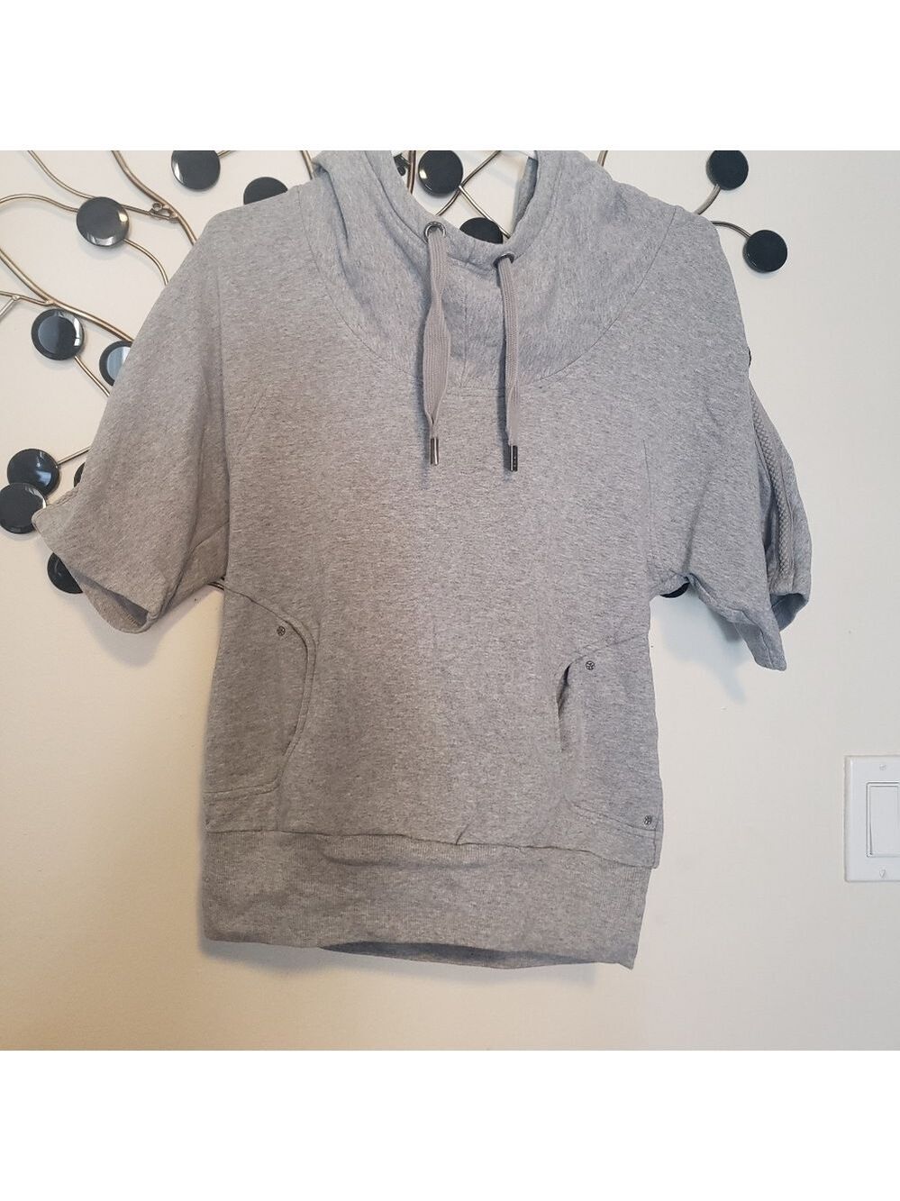 TNA shortsleeve Hooded Sweatshirt